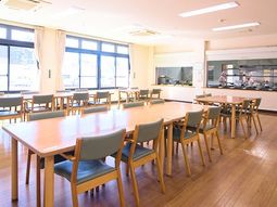 明るいダイニングスペース