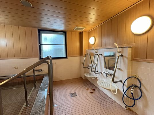ゆったりとした浴室空間