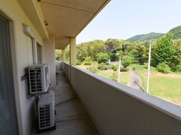 緑豊かな景色のバルコニー