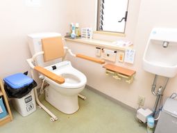 手すり付きトイレ設備