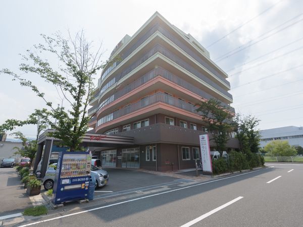 多階層の施設外観