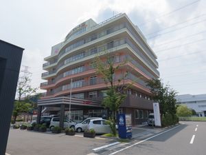 多階層の建物外観