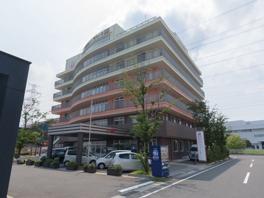多階層の建物外観
