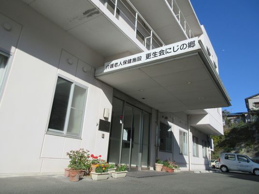 建物の正面玄関