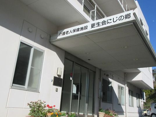 施設の正面玄関  