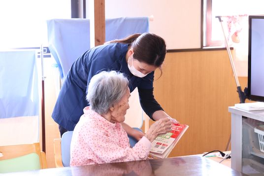 スタッフと利用者の様子