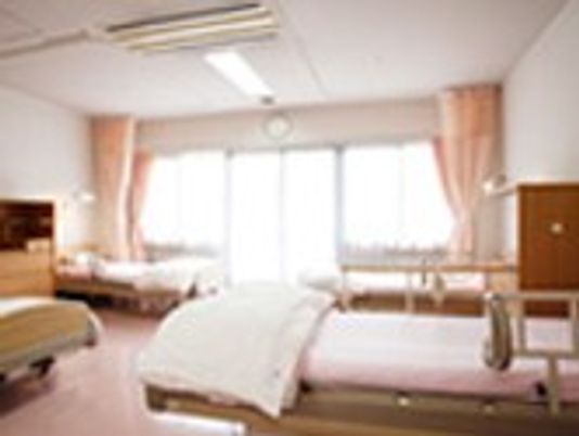 明るい窓のある居室