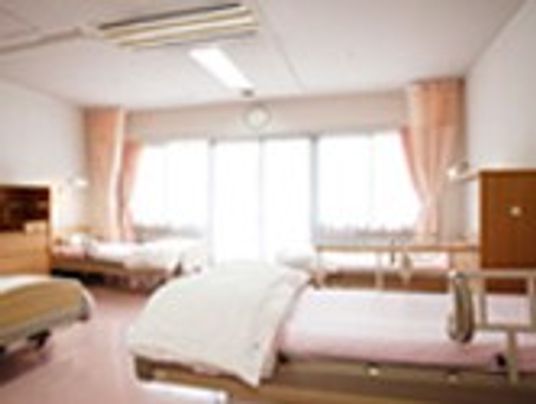 明るい窓のある居室