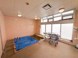 明るい浴室です  