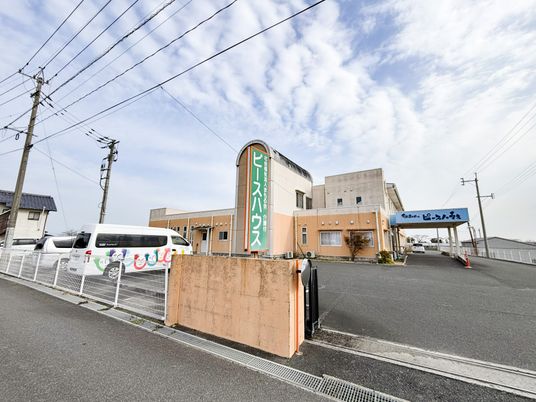 看板の建物外観