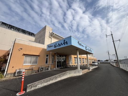 施設のエントランス