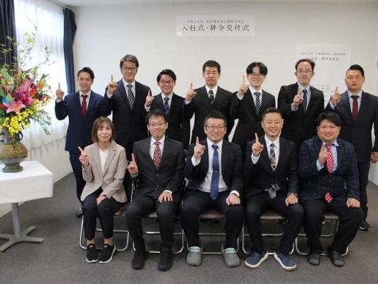 集合写真の式典会場  