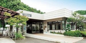 広々とした施設外観