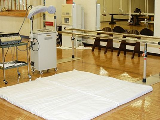 機能訓練室の平行棒  