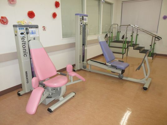 運動器具と階段 機能訓練室