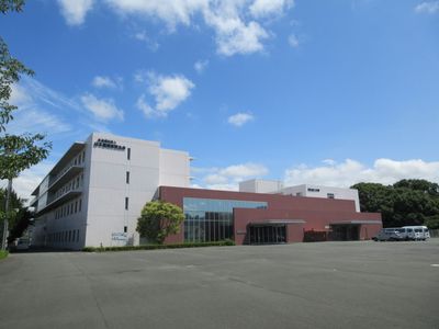 広々とした外観