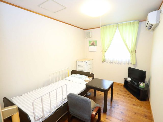 明るく快適な居室 居室 窓から自然光が差し込む居室です。快適な個室空間で、ひとときの休息をお過ごしいただけます。