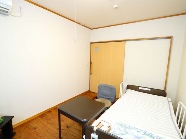 居室内のシンプルな様子 居室 広々としたクリーンなお部屋です。個人の時間をゆっくり過ごせる空間が整っています。