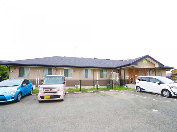 広々とした外観の建物