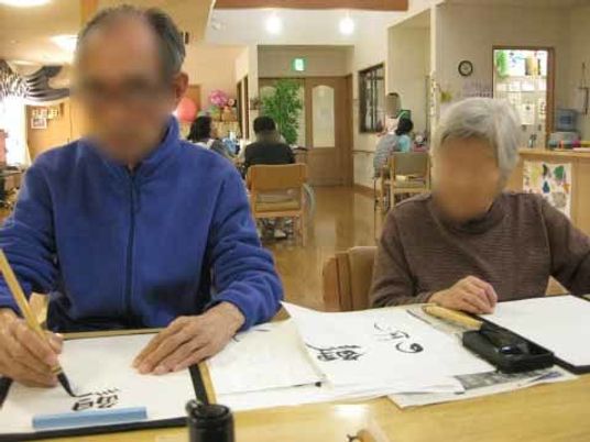 多目的室での書道活動
