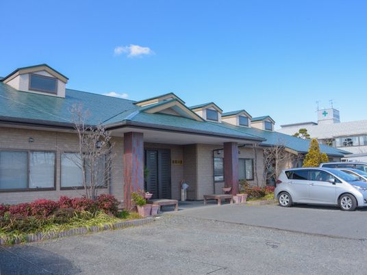 明るい雰囲気の建物外観
