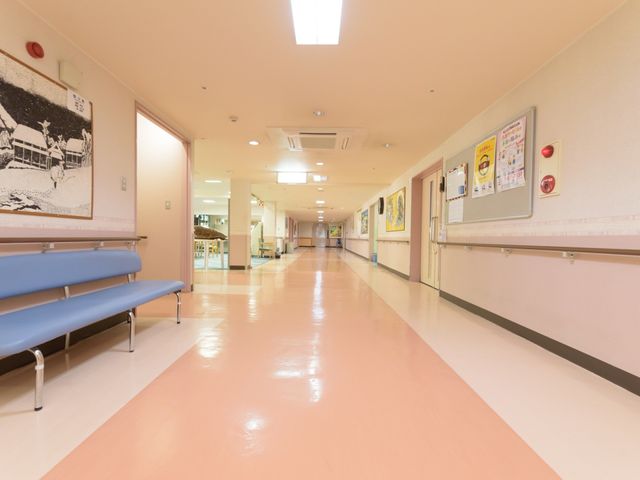 広々とした綺麗な廊下