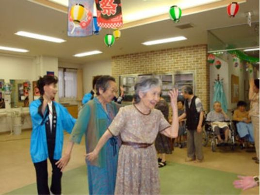 多目的室でのレクリエーション