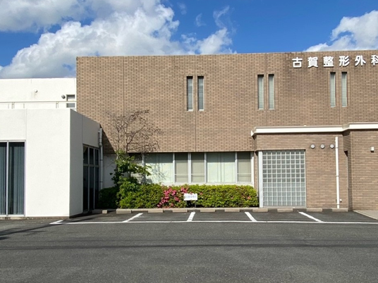建物正面の外観  