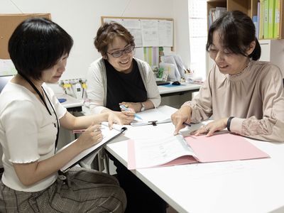 楽しげなスタッフの会話