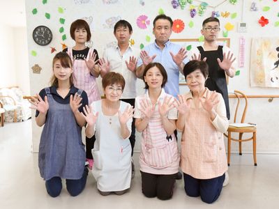 スタッフが笑顔の集合