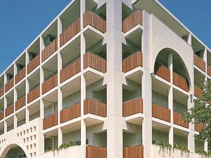 外観の建物正面  