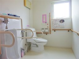 バリアフリートイレ空間