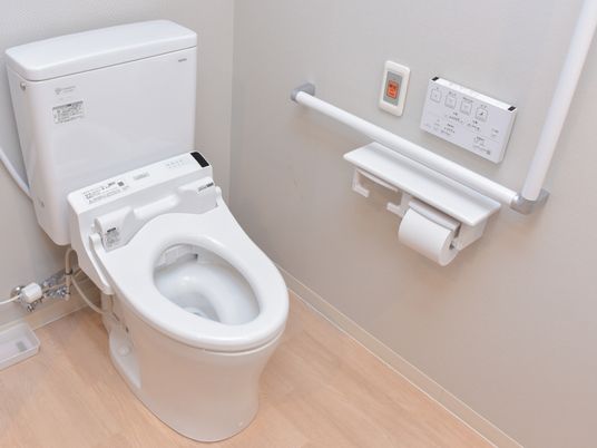 バリアフリー設計のトイレ