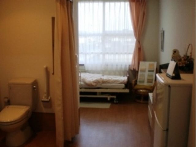 居心地の良い居室空間 居室 清潔に保たれた個室で、窓からの自然光が心地良い空間です。就業を検討するにあたり、その快適な環境をご体感ください。