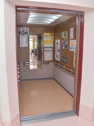 エレベーター内の掲示物