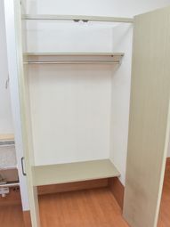 空のクローゼット