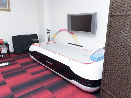 機能訓練用設備とテレビ