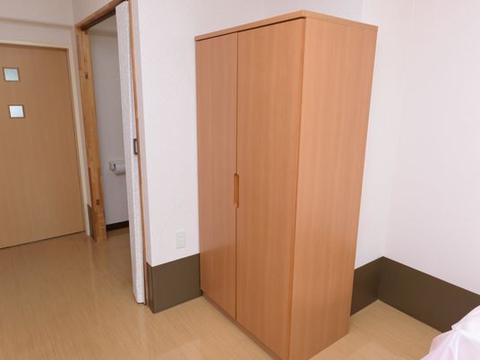 居室の角部にある家具