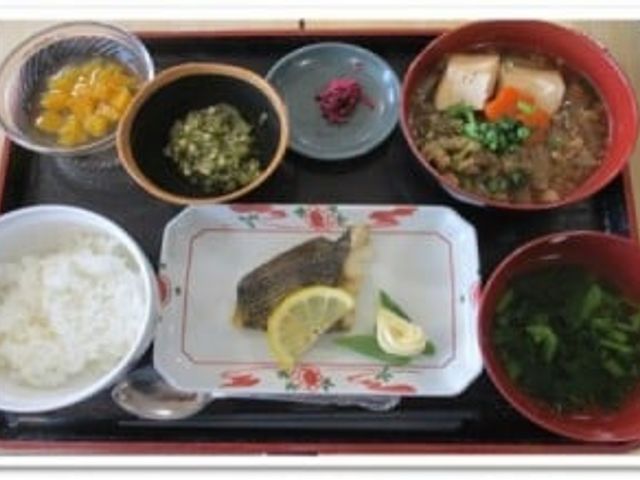 居室の明るい様子 居室 ゆったりとした空間の居室です。日々の安らぎに過ごすための心地よい環境を提供しています。