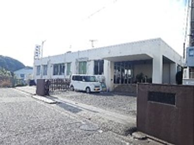 広々とした施設外観