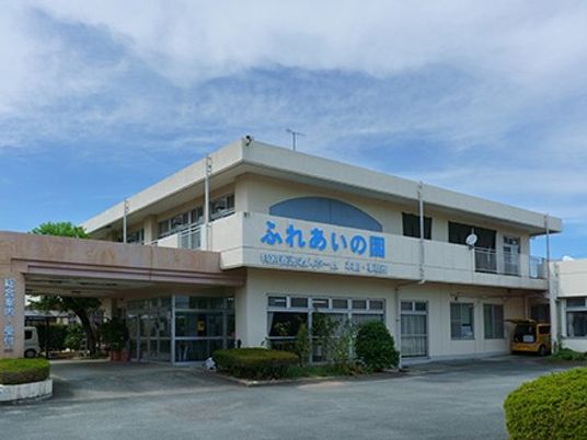 建物正面の外観  