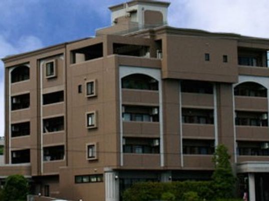 落ち着いた建物の外観