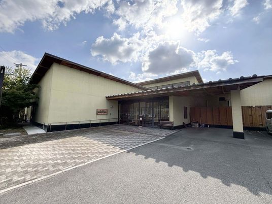 広々とした外観