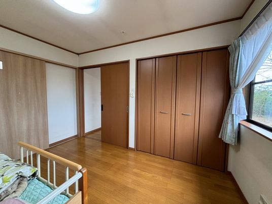 広々とした明るい居室