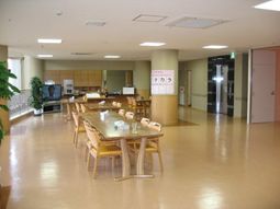 明るい食堂の様子