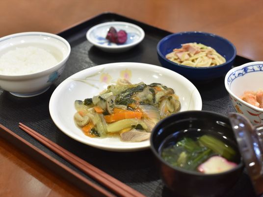 和食の彩り豊かな食事