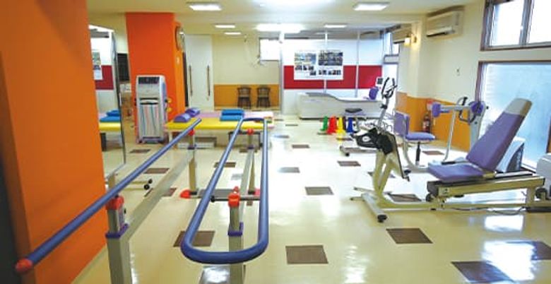 運動機器が並ぶ訓練室