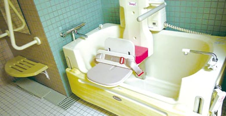 安全な入浴設備の浴室