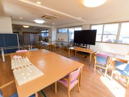 多目的室の日差し入る空間