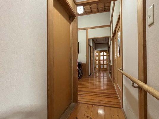 廊下の雰囲気が伝わる